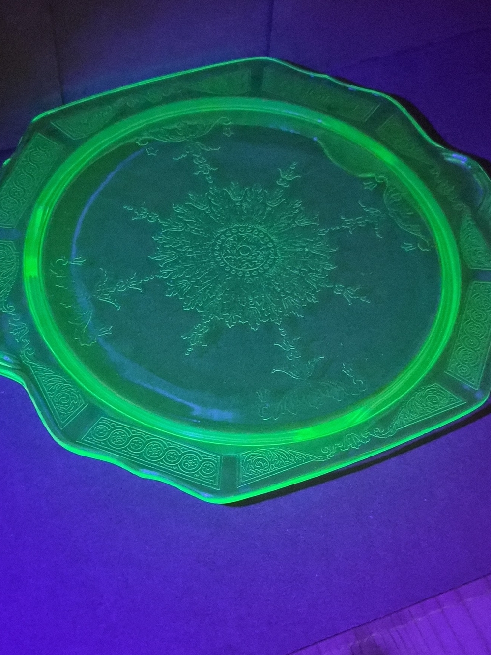 Vintage Anchor Hocking Uranium Glass Princess Pattern Cake Stand